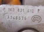 Volkswagen Golf 5 Ön Sağ Kapı Menteşesi - 1K0831412